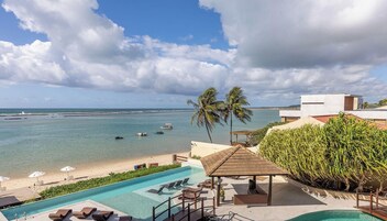 Apartamento | Piscina | Piscina externa, guarda-sóis, espreguiçadeiras