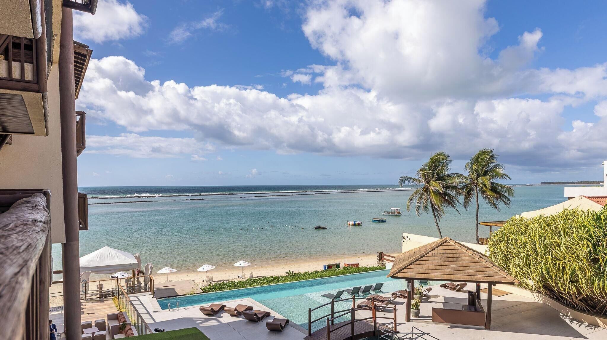 Apartamento | Piscina | Piscina externa, guarda-sóis, espreguiçadeiras