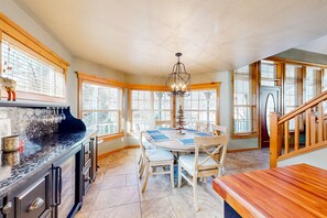 Dining - Dog-friendly downtown home & casita with patio, grill, streaming, gym equiptment (Flagstaff)