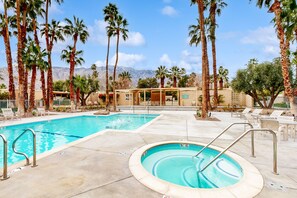 Pool - Well-designed & modern villa with patios, pool & hot tub - walk to downtown (Palm Springs)