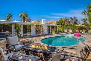 Pool - Renovated, modern home with private pool, firepit, washer/dryer & AC (Rancho Mirage)