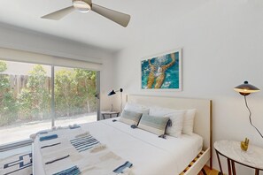 3 bedrooms, desk, iron/ironing board, free WiFi - Stunning mid-century gem with private pool, spa, firepit, and free WiFi (Palm Springs)
