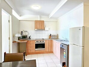 Private kitchen - Room 19: Cozy 1-BR In Jindabyne Center- Near Shops, Dining & Ski Hire (Jindabyne)