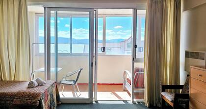 Room 19: Cozy 1-BR In Jindabyne Center- Near Shops, Dining & Ski Hire