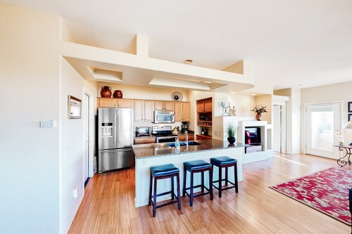 Serene mountain view condo with balcony, patio, washer/dryer, & board games