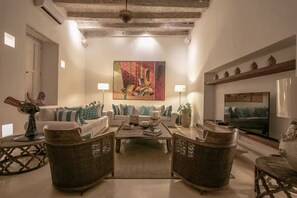 Living area - HOTEL NOI 1860: LUXURY HOUSE CARTAGENA DE INDIAS - King bed (Cartagena de Indias)
