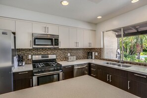 Fridge, microwave, oven, stovetop - Airy, dog-friendly home with private pool, spa, & firepit - close to town (Palm Springs)