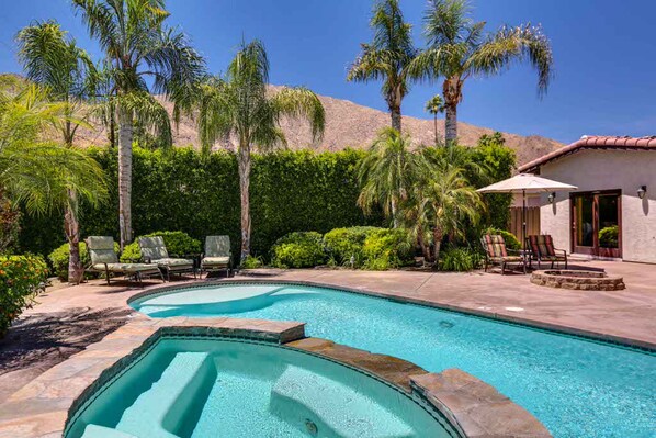 A heated pool - Airy, dog-friendly home with private pool, spa, & firepit - close to town (Palm Springs)