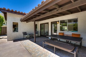 Outdoor dining - Airy, dog-friendly home with private pool, spa, & firepit - close to town (Palm Springs)