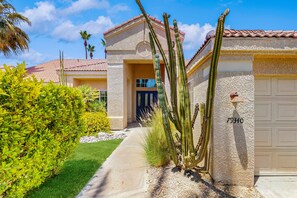 Exterior detail - Airy retreat near dining with private pool, pool spa & kitchen - 3 BR - #066586 (La Quinta)
