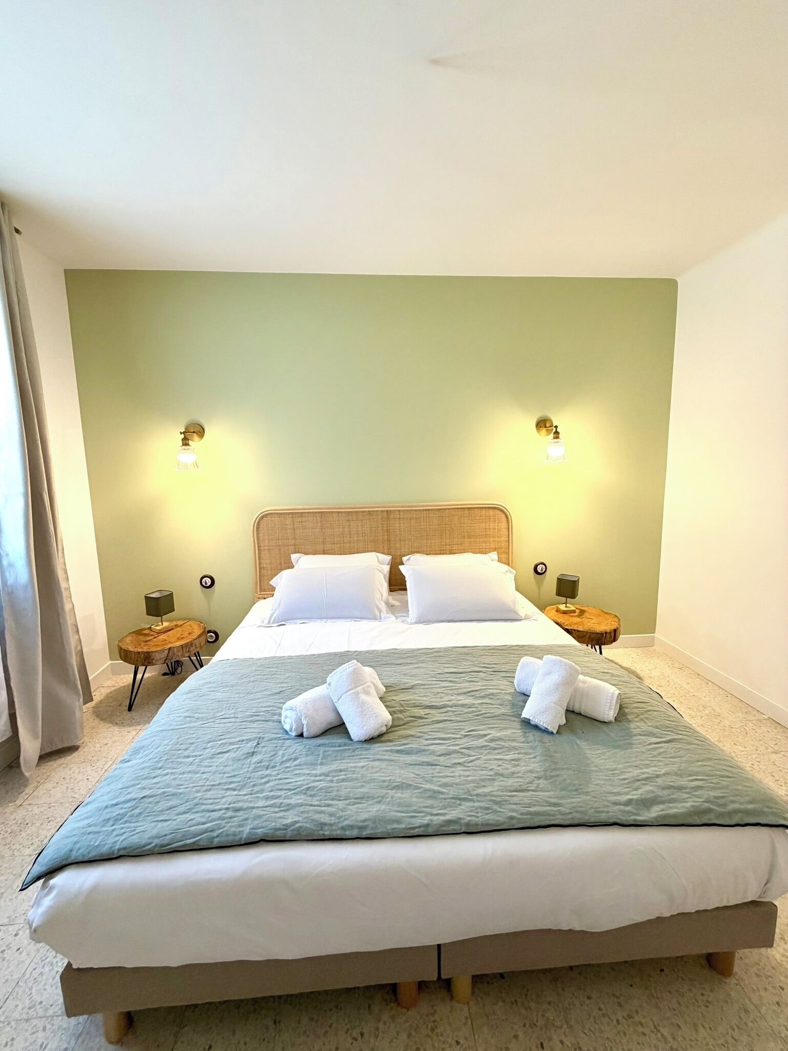 3 bedrooms, iron/ironing board, WiFi, bed sheets