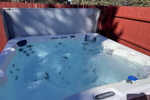 Outdoor spa tub - Dog-friendly home near lakes/hiking with yard, outdoor fireplace, hot tub& grill (Show Low)