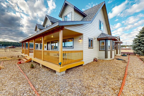 Exterior - Charming Craftsman Escape Minutes from Snowbowl (Flagstaff)