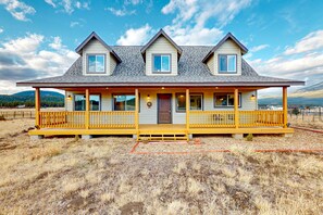 Exterior - Charming Craftsman Escape Minutes from Snowbowl (Flagstaff)