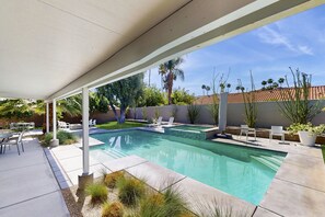 A heated pool - Beautiful Mid-Century Modern Home w/Private Heated Pool & Spa - Dog Welcome (Palm Springs)