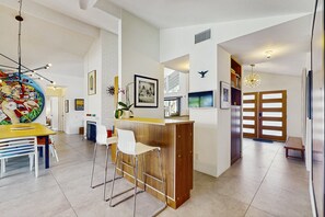 Interior - Beautiful Mid-Century Modern Home w/Private Heated Pool & Spa - Dog Welcome (Palm Springs)