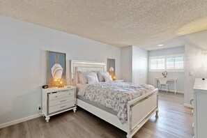 2 bedrooms, desk, iron/ironing board, free WiFi - Lovely Palm Tree Retreat with Pools, Hot Tubs & Tennis | Near Golf & Dining (Palm Springs)