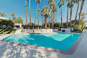 A heated pool - Lovely Palm Tree Retreat with Pools, Hot Tubs & Tennis | Near Golf & Dining (Palm Springs)