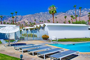 Pool - Charming & bright mid-century condo with shared pool - Free WiFi (Palm Springs)