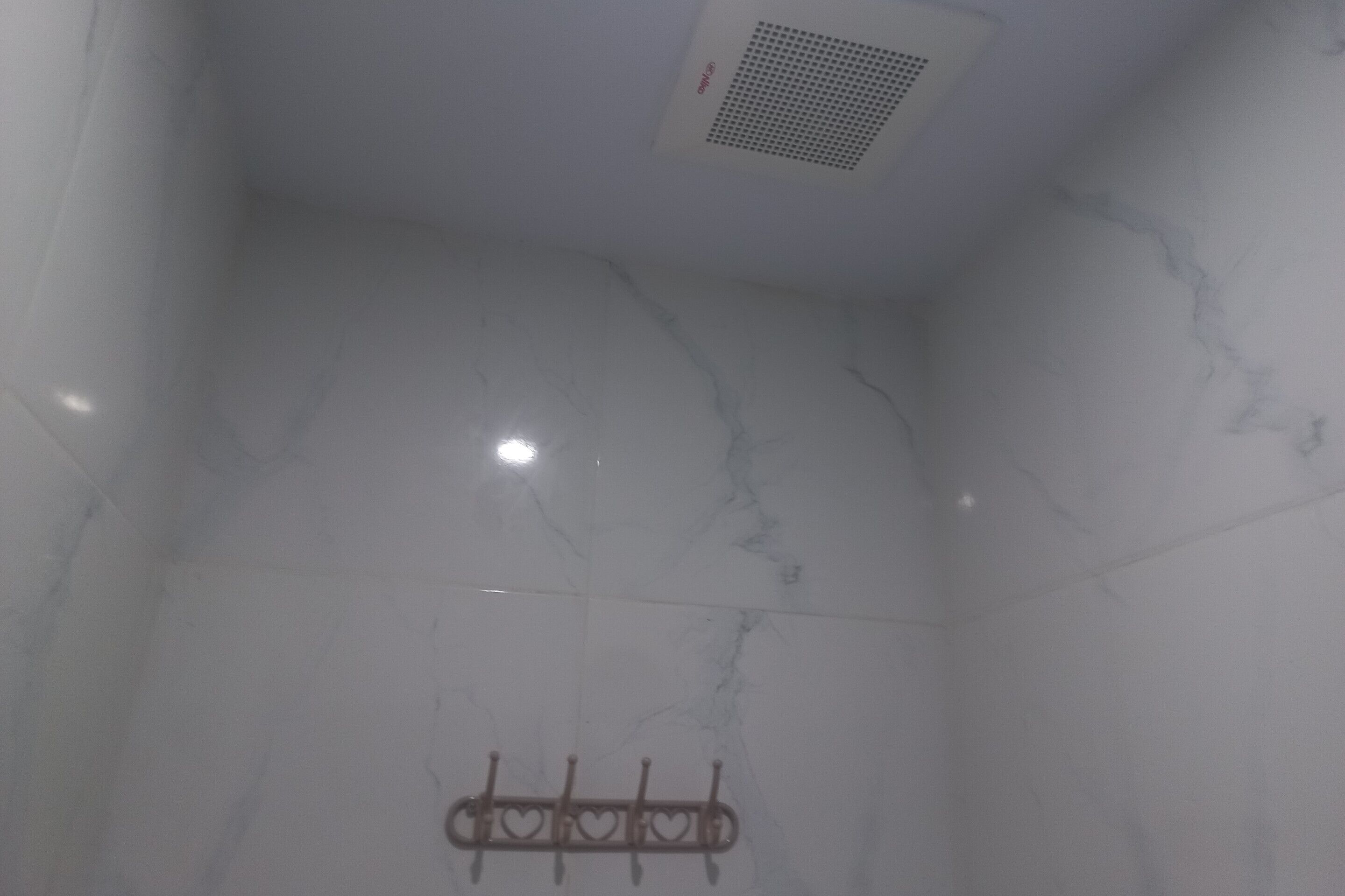 Standard Twin Room | Bathroom | Shower, towels, soap, shampoo