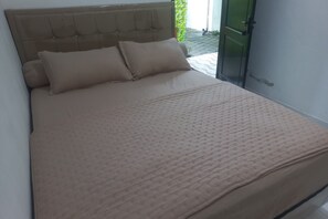 Room - OYO 95184 Ms Home Syariah (Tegal)