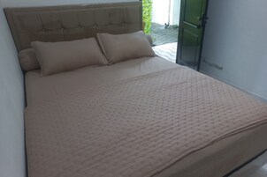 Kamar Double Standar | Meja kerja, Wi-Fi gratis, dan seprai linen