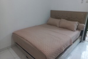 Room - OYO 95184 Ms Home Syariah (Tegal)