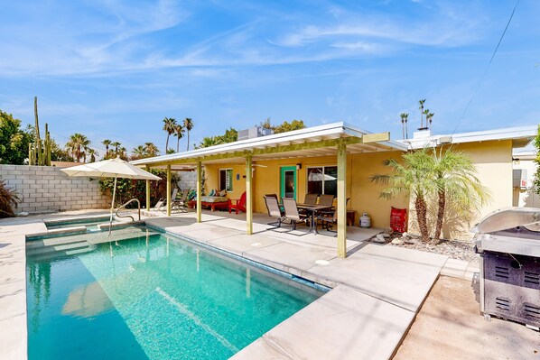 A heated pool - Movie Colony Oasis | Pool, Spa & Mountain Views | Near Downtown Palm Springs (Palm Springs)