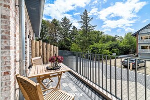 Outdoor dining - Vacation apartment Fain Leewen Modern vacation apartment with balcony and sea view (Dagebüll)