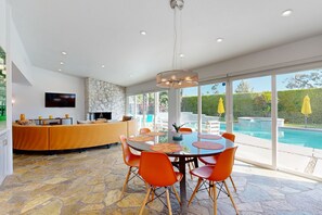 Dining - Retro style dog-friendly home with private pool/spa, firepit & on-site golf (Palm Springs)
