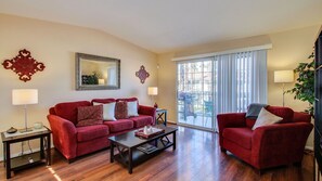 Smart TV, DVD player - Classic condo with gated entrance, mountain views & grill - dog-friendly (Palm Springs)