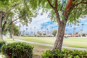 Property grounds - Golf Course Front Home with Shared Pool, Fast WiFi, Central AC, and Washer/Dryer (Rancho Mirage)