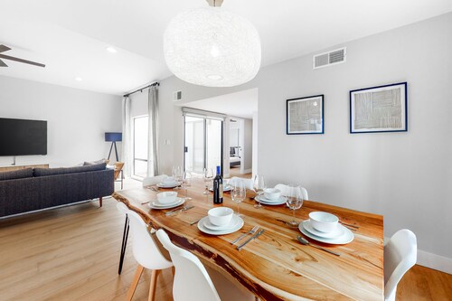Golf Course Front Home with Shared Pool, Fast WiFi, Central AC, and Washer/Dryer