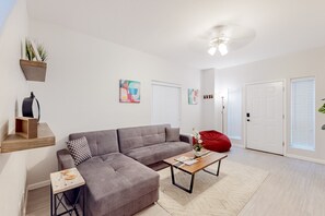 Smart TV - 2-story home near downtown with outdoor pool, private patio, streaming, W/D, AC (Tempe)
