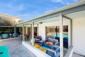 Outdoor dining - Historical, mid-century modern home w/ a private pool & gas grill - dogs welcome (Rancho Mirage)