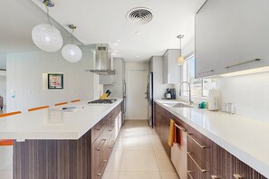 Fridge, microwave, oven, stovetop - Historical, mid-century modern home w/ a private pool & gas grill - dogs welcome (Rancho Mirage)