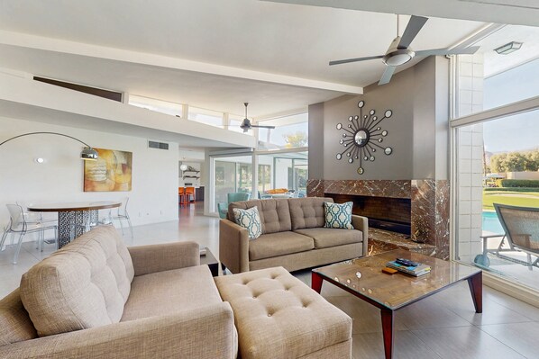 Smart TV, fireplace, DVD player, video library - Historical, mid-century modern home w/ a private pool & gas grill - dogs welcome (Rancho Mirage)