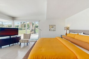 3 bedrooms, desk, iron/ironing board, free WiFi - Historical, mid-century modern home w/ a private pool & gas grill - dogs welcome (Rancho Mirage)