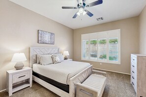 2 habitaciones, escritorio, tabla de planchar con plancha y wifi gratis 