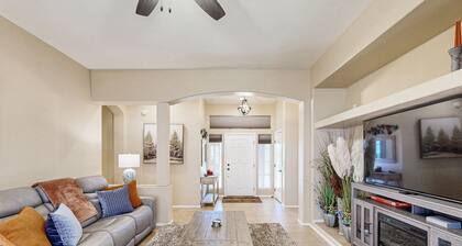 Spacious home with access to shared pool/hot tub, sport courts, game room, & gym