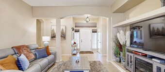 Spacious home with access to shared pool/hot tub, sport courts, game room, & gym