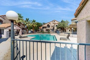 Pool - Beautiful renovated condo w/ community pool, private W/D, central A/C (Tempe)