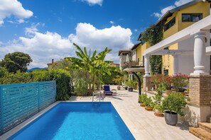 Outdoor pool - Holiday home Nika with private swimming pool in Kastav (Kastav)