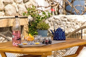 Outdoor dining - Holiday home Nika with private swimming pool in Kastav (Kastav)