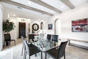 Dining - Luxury lakefront desert home w/ private pool, pool spa, putting greens (Rancho Mirage)