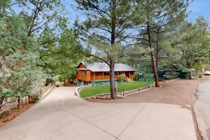Exterior - Two-story home with game room, large deck, bbq grill, & yard (Lakeside)