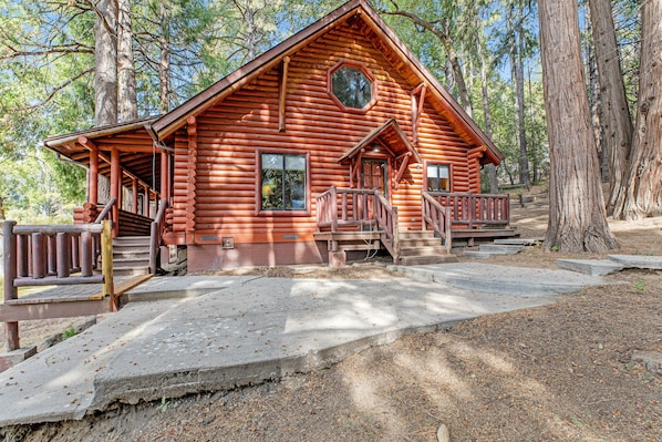 Exterior - Dog-friendly cabin in the woods with WiFi, wood stove, and private washer/dryer (Idyllwild)