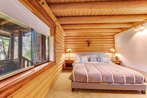 3 bedrooms, desk, free WiFi, bed sheets - Dog-friendly cabin in the woods with WiFi, wood stove, and private washer/dryer (Idyllwild)