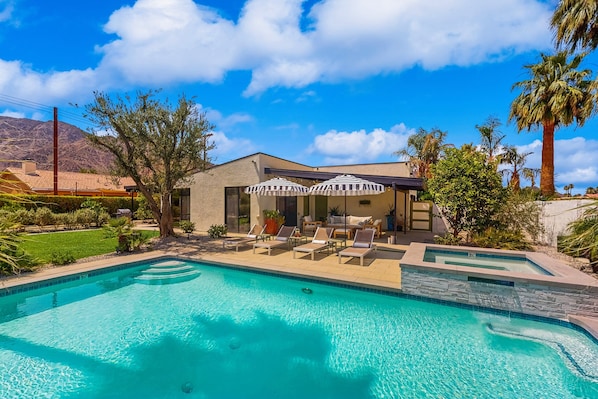 A heated pool - Jewel on a double lot with a private pool, spa, and resort like yard (La Quinta)