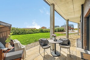 Outdoor dining - The View B02 Achter de Diek - beach chair, elevator, shared Sauna (Dagebüll)